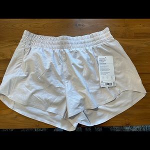 New with tags Athleta printed hustle 3inch short size xs.